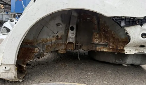 OEM PAS TYŁ TYLNY WANNA BŁOTNIKI Toyota Avensis T27 Sedan image 7