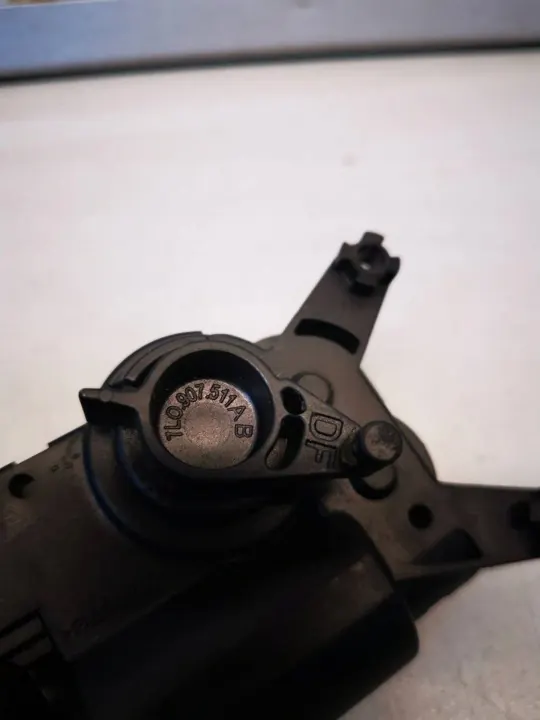 Audi Q7 Lüftungsklappe OEM 7L0907511AB image 3