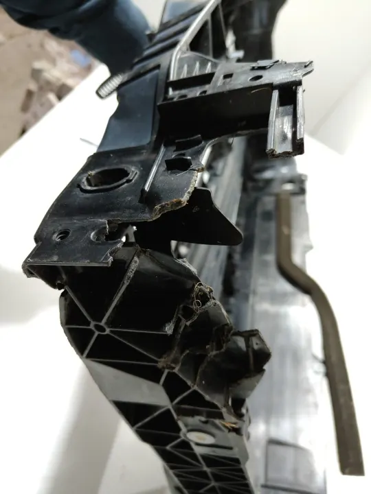 Ford Focus MK4 Etuvyön vahvike OEM JX6B-A16E146-B image 6