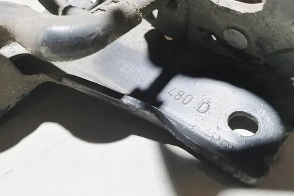 Huvlås Audi A4 8E0823480D image 3