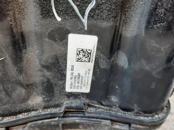 Tanque AdBlue Audi OEM 8W0131878AJ para A4 A5 B9 image 3