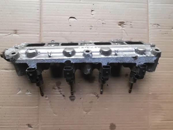 Rampa de injeção Audi Seat Skoda VW 1.4 TSI CAX 03C906036F image 1