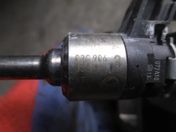 Rampa de injeção Audi Seat Skoda VW 1.4 TSI CAX 03C906036F image 3