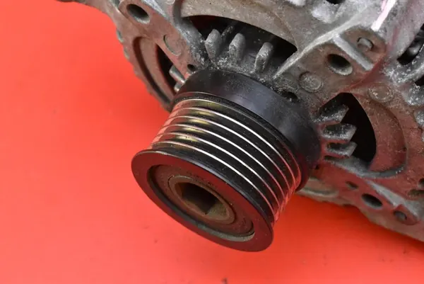 Vaihtovirtageneraattori Ford Focus MK2 2.0 16V 3M5T-10300-VD image 3