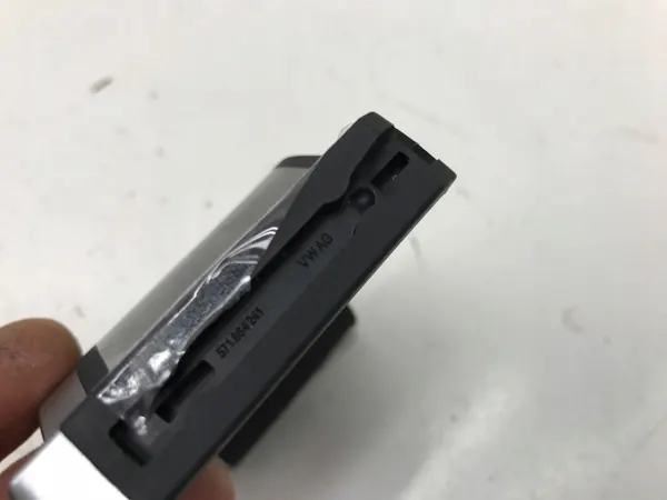 Insertion OEM 571864241 pour console VW Tiguan III image 3