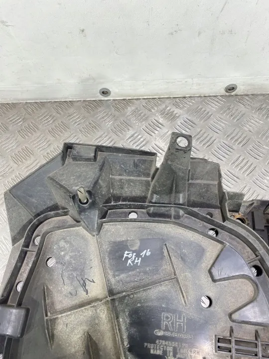 Escudo tanque combustible Subaru OEM FBZ20631 - Usado image 6