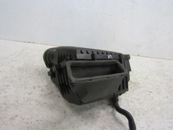 OEM 5Q0129601AC Luftfilterhus - Begagnad image 6