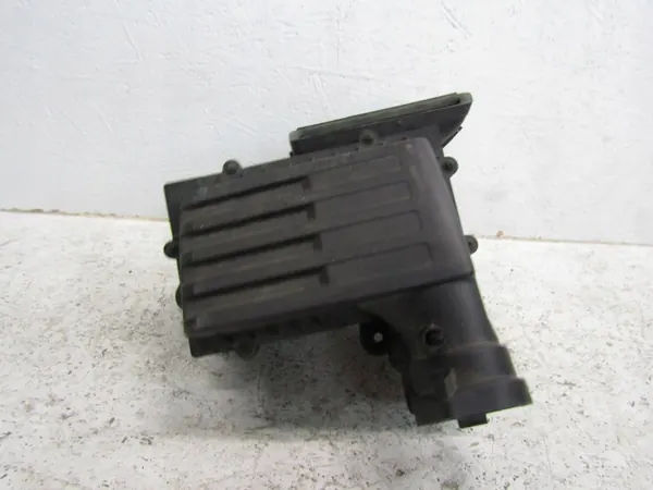 OEM 5Q0129601AC Luftfilterhus - Begagnad image 7