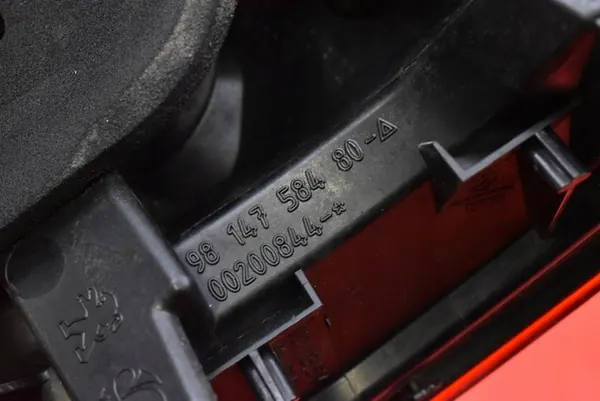 Luz Trasera Izquierda 9814758480 Peugeot 2008 17-20 image 9