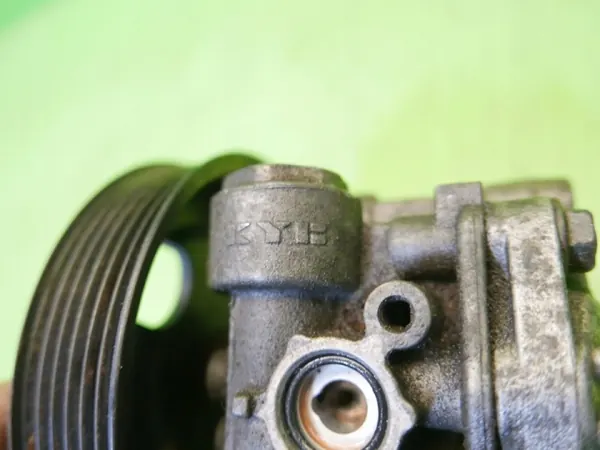 Pompe de direction assistée d'occasion OEM Fiat OE Freemont I image 8