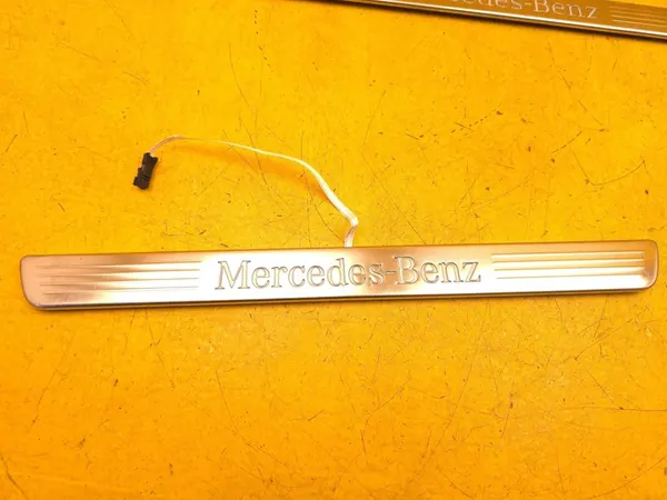 Conjunto de soleira iluminada GLE W167 SUV A1676861300 image 5