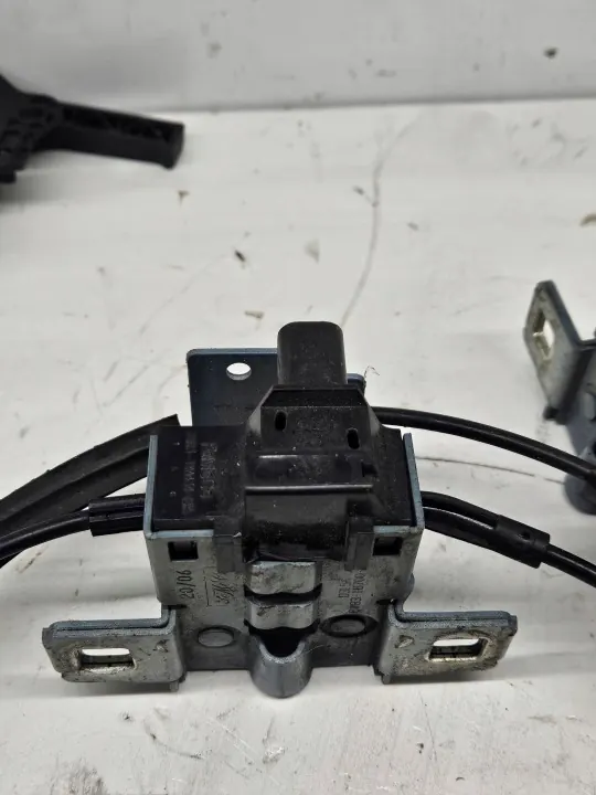 Fecho capô Jaguar XK/XKR OEM 2W9319A434BA - Usado image 5