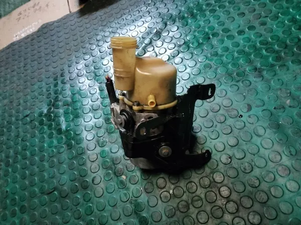 Pompe de direction OEM 491100611R pour Renault Dacia image 8
