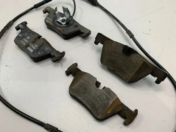 Jarrutahna-kulumisanturi taka OEM 8855013 BMW:lle image 3