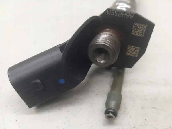 Inyector de combustible Mercedes-Benz W205 C220 2.2 CDI A6510702987 image 6