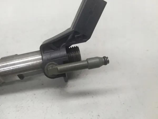 Inyector de combustible Mercedes-Benz W205 C220 2.2 CDI A6510702987 image 8