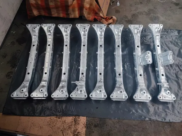 Poutre d'essieu arrière OEM 7854932-7855 Toyota Corolla image 3