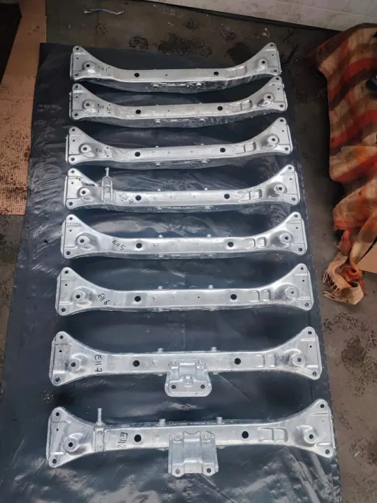 Poutre d'essieu arrière OEM 7854932-7855 Toyota Corolla image 4