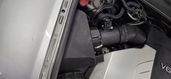 Ilmansuodattimen Kotelo Audi A6 C6 2.7 3.0 TDI image 2