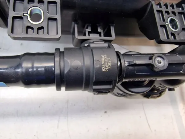 KIA Ceed 2022 Filtre à vapeur carburant OEM 31400CR000 image 5