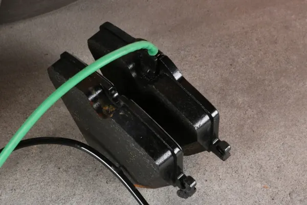 OEM 6880079 Bromsskivor & Belägg Bak BMW image 4