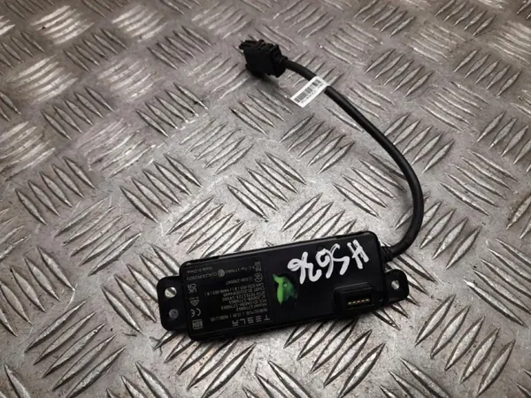 Tesla Model 3 2024 USB-syöttölaitteisto OEM 1771993-00-J image 2