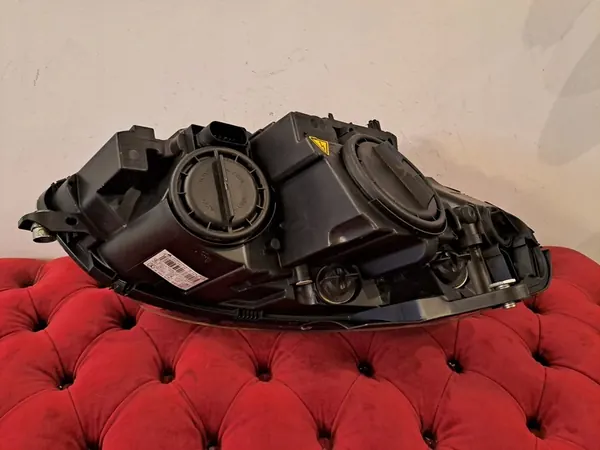 Linker Koplamp Mercedes W204 Bi-Xenon A2048202959 image 3