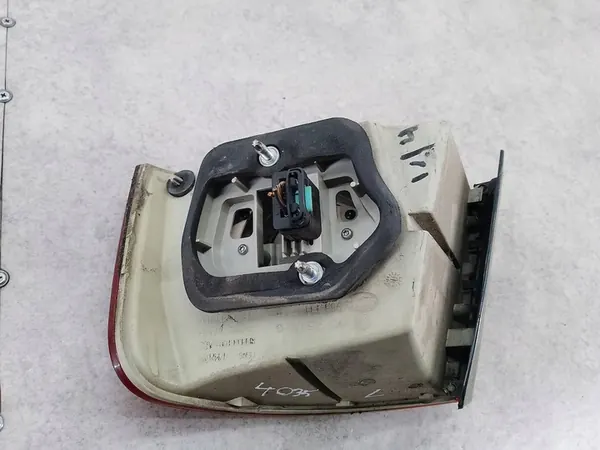 Vänster Bakljus VW Jetta V Sedan image 4