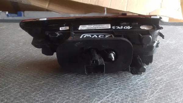 VW GOLF VIII Lámpara de Maletero Izquierda image 3