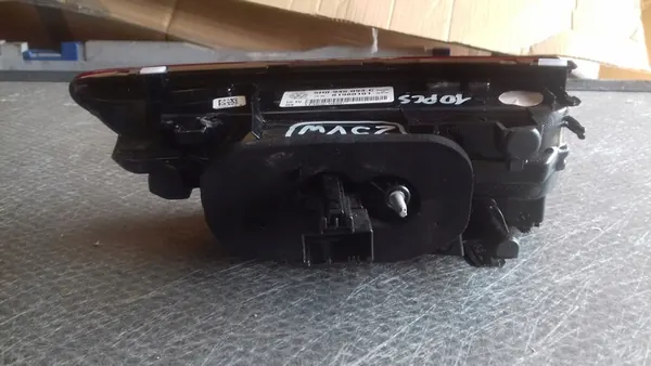 VW GOLF VIII Lámpara de Maletero Izquierda image 4