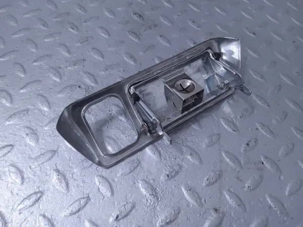 Bakre askfat höger sida OEM UB15706 för Rolls-Royce image 4