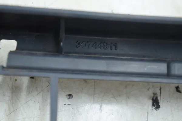 VOLVO V50 I S40 II Griglia Anteriore 30744911 image 8