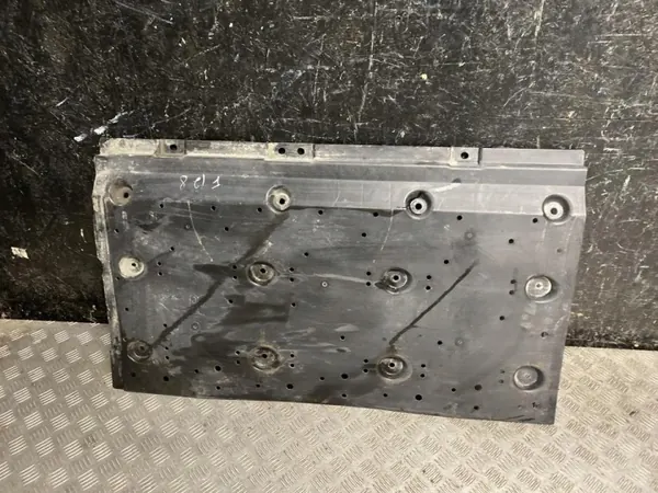 Nissan Ariya vänster underkroppssköld OEM 748155MP0E image 2