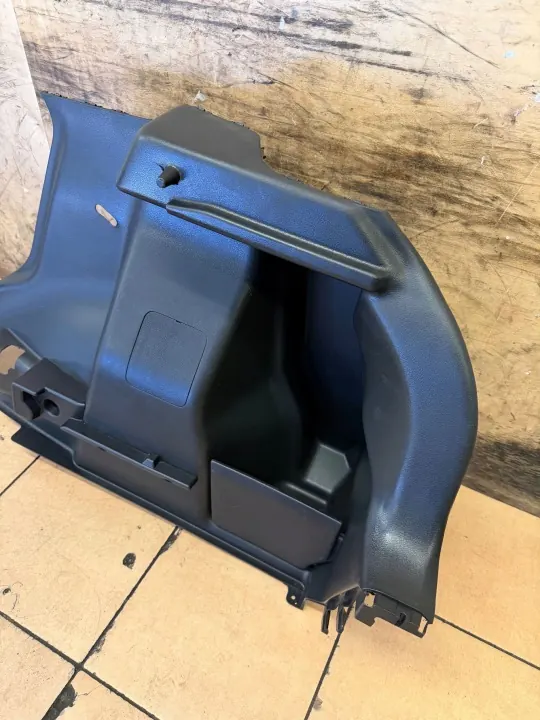 OEM 7627168P10 Bagageutrymmesfoder höger Suzuki Baleno II image 3