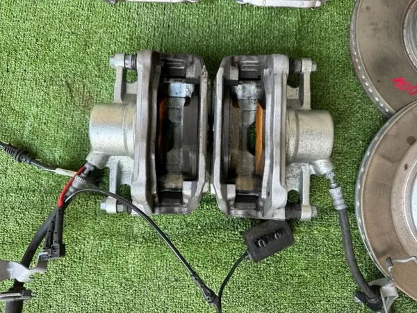 Satz Bremszangen, Scheiben & Beläge OEM 6891086 image 3