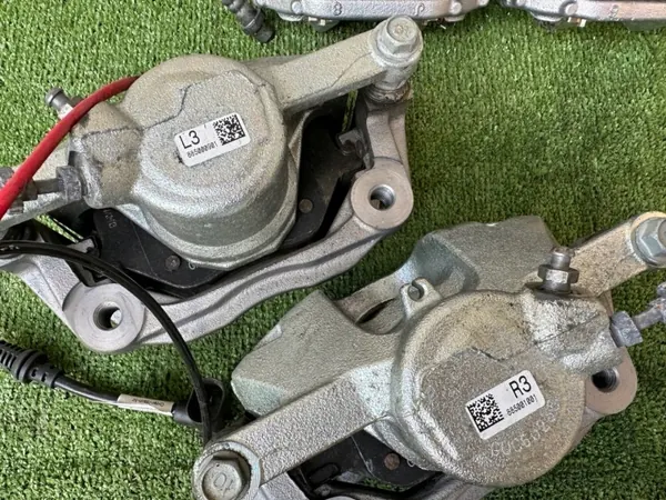Satz Bremszangen, Scheiben & Beläge OEM 6891086 image 5
