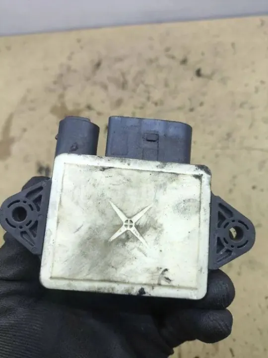 Bujía de precalentamiento OEM E2110021047 Mercedes-Benz image 3