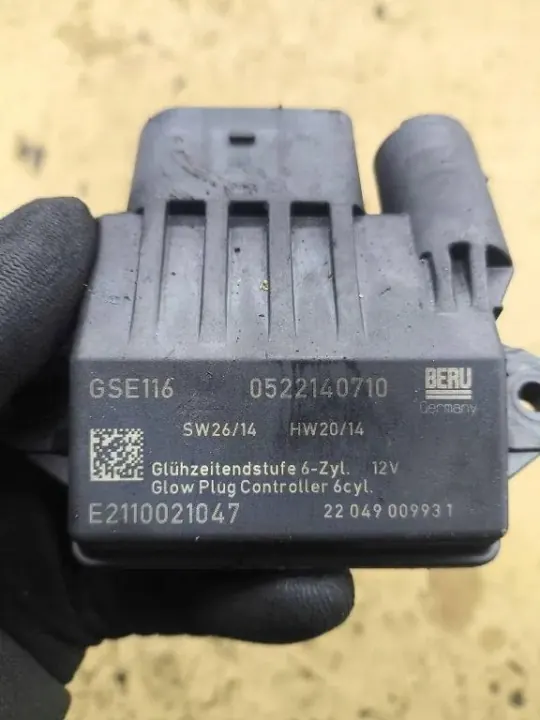 Bujía de precalentamiento OEM E2110021047 Mercedes-Benz image 4
