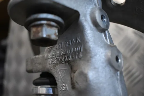 Oikea Etu Jousitus Porsche Panamera 971 image 6