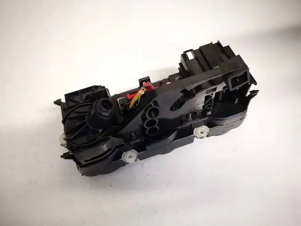 Volkswagen Touran Klimaanlagenbedienfeld (Heizschalter) OEM image 3