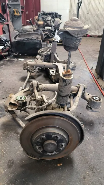 Achterbalk OEM BELKA / SANKI TYŁ voor Audi A4 B9 S-Line image 4