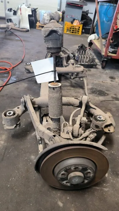 Achterbalk OEM BELKA / SANKI TYŁ voor Audi A4 B9 S-Line image 5