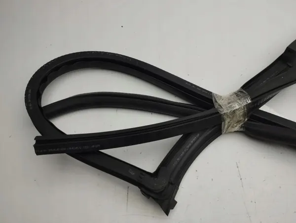 OEM AMD117453 etuoven ikkunatiiviste Audi A7 S7:lle image 4