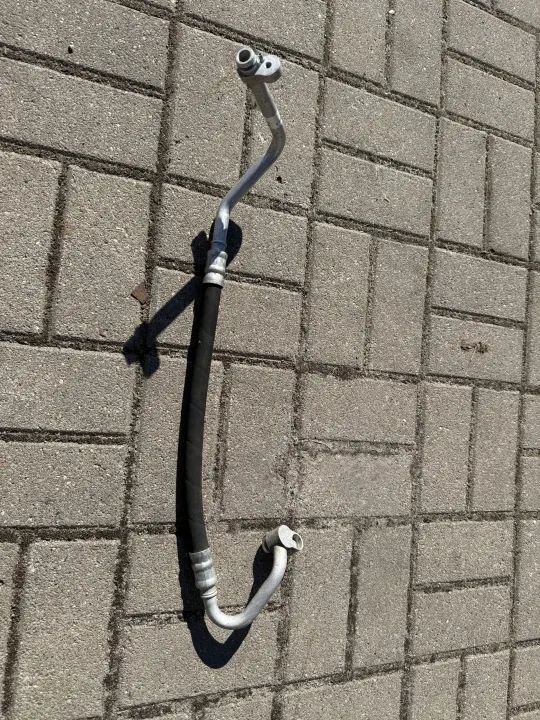 Audi Q3 8U Ilmastointiputki OEM 8U0820721J - Käytetty image 2