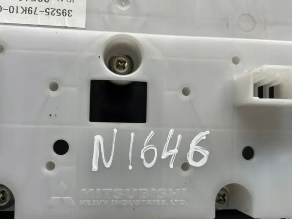 Panel climatización Suzuki OE OEM 3952579K10CAT image 5