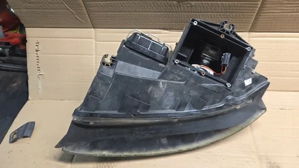 AUDI A4 B6 Faro Delantero Derecho Xenón 8E0941004S image 7