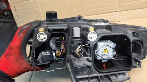 AUDI A4 B6 Faro Delantero Derecho Xenón 8E0941004S image 9