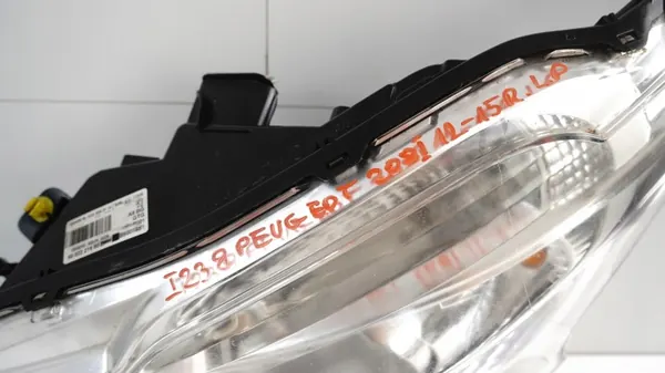 Farol Dianteiro Esquerdo OEM 362996266 Peugeot 208 12-15 image 3