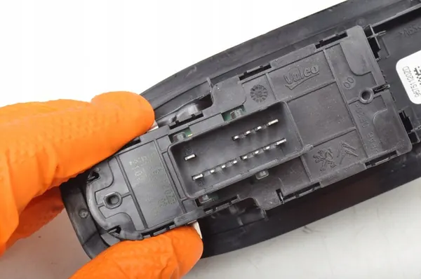 Raamschakelaar Peugeot 2008 96751120ZD image 4