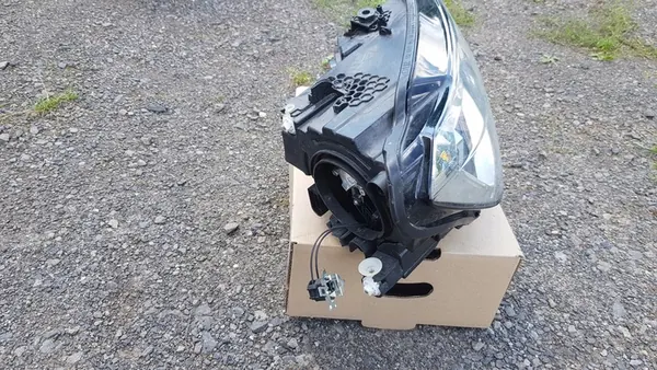 VW Caddy Lift Oikea Etuvalaisin 2K1941006B OEM image 3